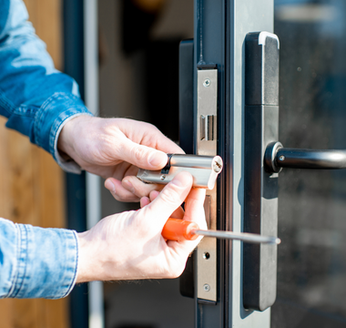 Guide Complet pour Changer la Serrure de Votre Porte