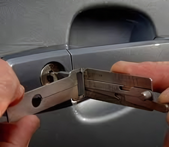 Comment ouvrir une voiture centralisé sans clé ?