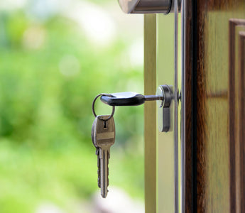 Comment ouvrir une porte sans clé ?